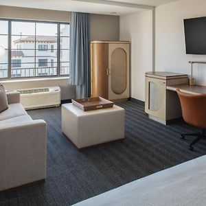One-Bedroom King Suite