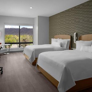 Queen Room Two Queen Beds Mountain View