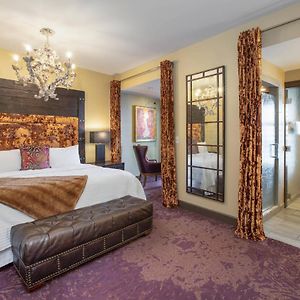 Corner King Room