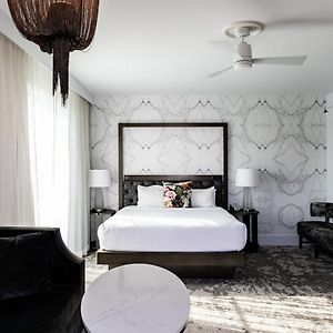 One-Bedroom King Suite