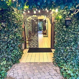 Lantern Light Inn - Romantic Getaway (Adults Only)
