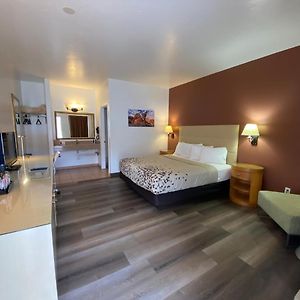 Deluxe King Suite