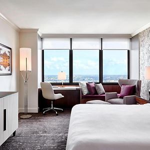 Deluxe  King Room Mobility accessible