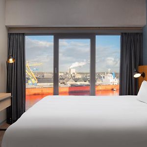 One-Bedroom Upper Floors King Suite