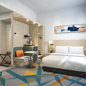 Standard Upper Floors Queen Room