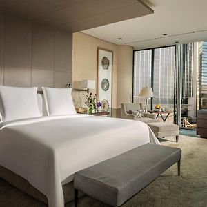 Deluxe One-Bedroom Suite
