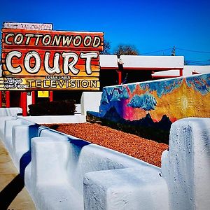 Cottonwood Court Motel