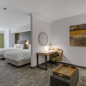 Queen Suite