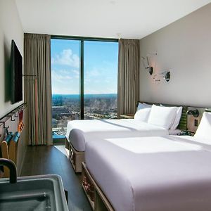 Standard Queen Room Hearing accessible