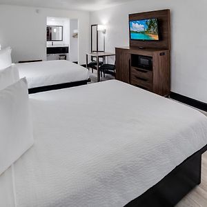 Standard Queen Room 2 queen beds non-smoking first floor only wall view