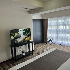 Deluxe One-Bedroom Apartment