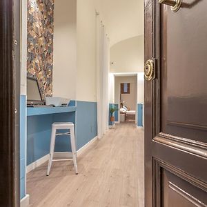 Vittoria Garden Suites