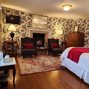 Queen Room Victorian
