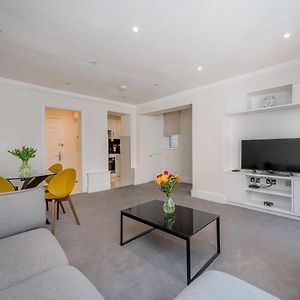 Deluxe One-Bedroom Room
