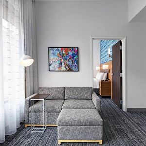 One-Bedroom King Suite