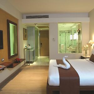 Club King Room