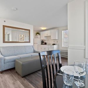 One-Bedroom King Suite