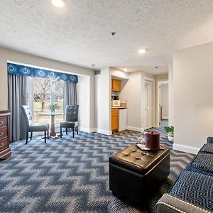 One-Bedroom King Suite