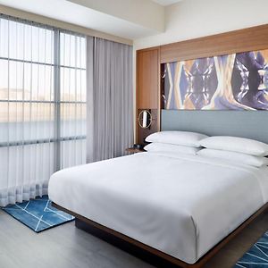 One-Bedroom King Suite