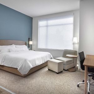 Guest Room 1 King Kitchenette