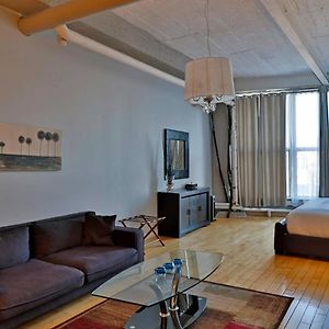 Deluxe Queen Suite