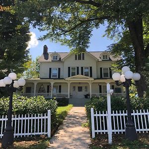 Love Lane Bed & Breakfast