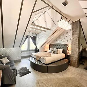 Deluxe King Suite