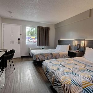 Queen Room Two Queen Beds Smoking