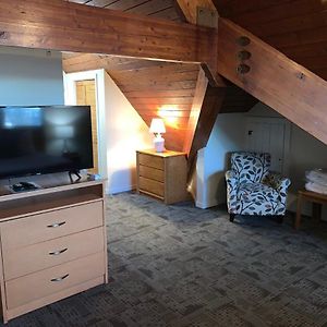 One-Bedroom King Suite