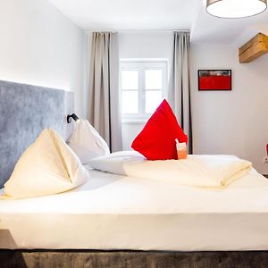 Budget King Room