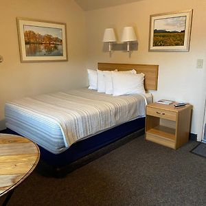 Budget King Room