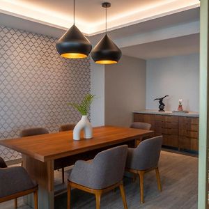 One-Bedroom Upper Floors King Suite