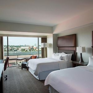 Large Queen Room Mobility or hearing accessible