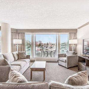 One-Bedroom King Suite