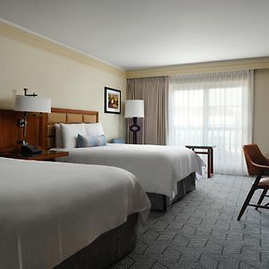 Premier Queen Room