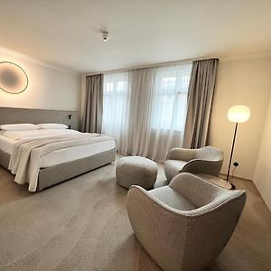 Grand King Room
