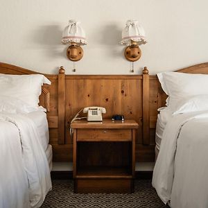 Classic Queen Room