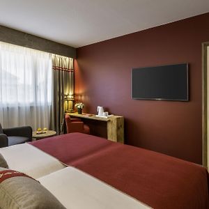 Connecting Room
