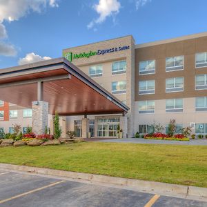 Holiday Inn Express & Suites Tulsa Midtown By Ihg