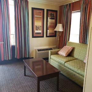 Deluxe King Room Pool View Non-Smoking