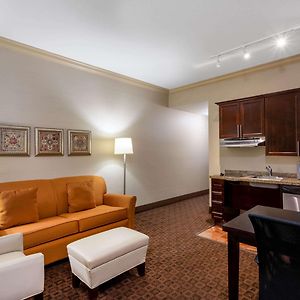 One-Bedroom Suite Two Queen Beds Non-Smoking