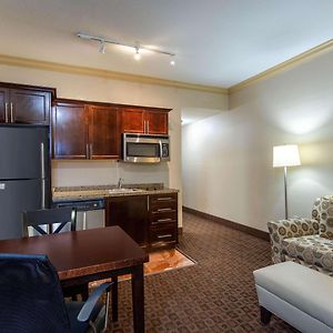 Queen Suite Mobility or Hearing Impaired Access Non-Smoking