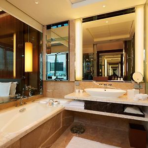 Corner King Room
