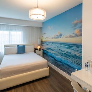 President Villa Traditional One Queen Bedroom