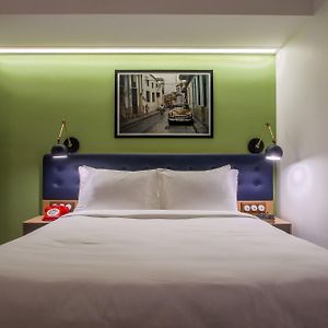 Executive Queen Room