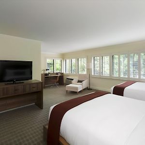 Premier Queen Room