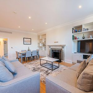 Deluxe Two-Bedroom Apartment