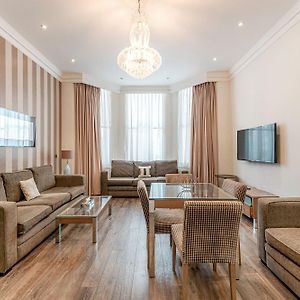Deluxe One-Bedroom Apartment