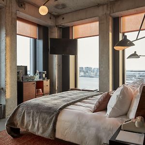 Deluxe Corner Room