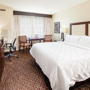 King Room Hearing Accessible Roll Shower